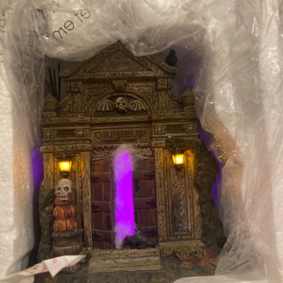 Department 56 Rest In Peace 2017 - Picture 3 of 4